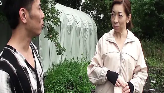 A076G01 Auch ein landwirt, der auf dem Land lebt, will sex mit einem jungen Mann haben!