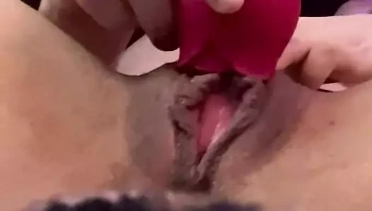 Slutty pussy rub makes soaken wet