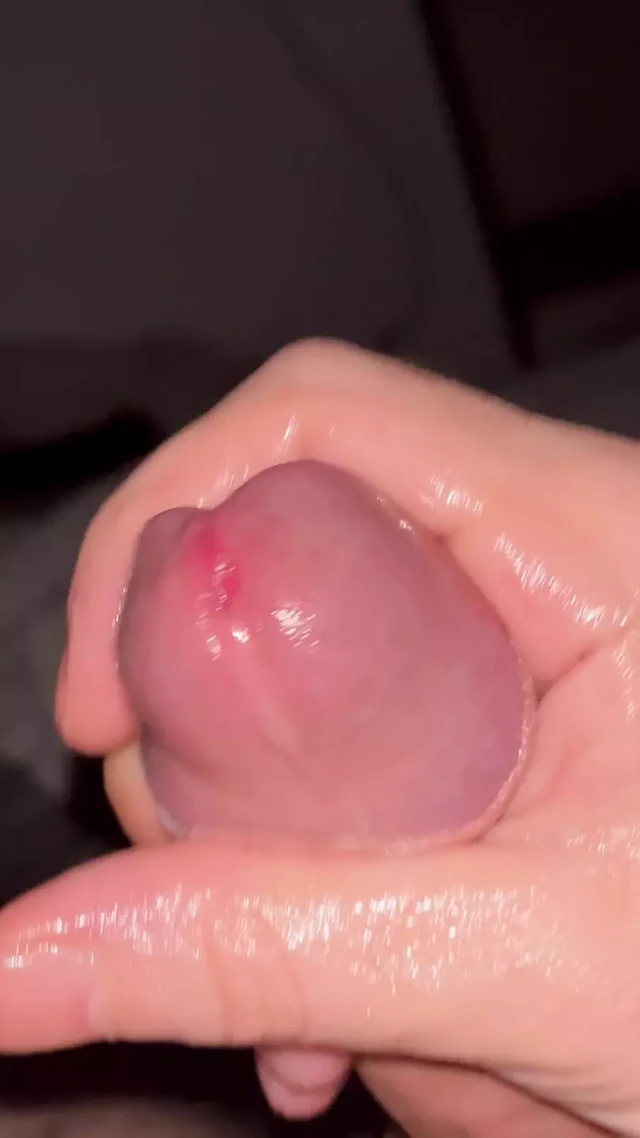 I take advantage of my wife's absence to touch myself while thinking of her beautiful juicy