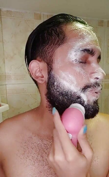 Ich hätte nie gedacht, dein gesicht zu putzen, könnte dieser spaß machen!