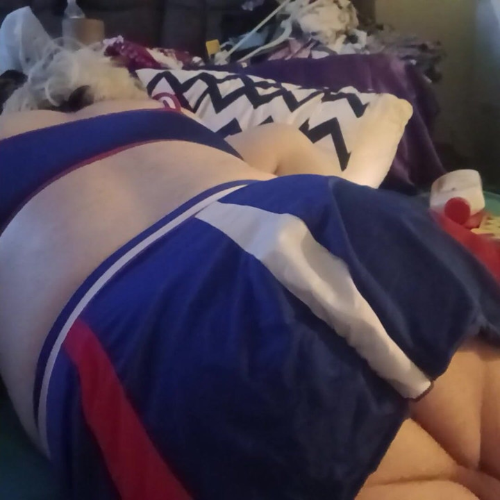 娘娘腔蘿拉口頭服侍薩莎女主人