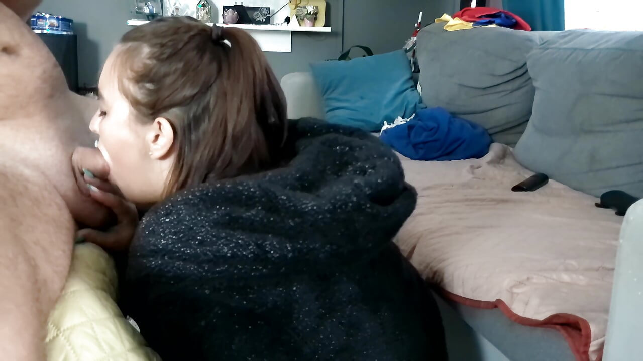 Morning Blowjob and Smoke While Sucking Dick