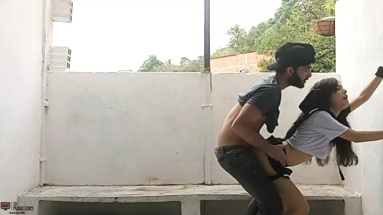 我喜欢和我热辣的继兄弟的晨间性爱 - 西班牙语色情内容