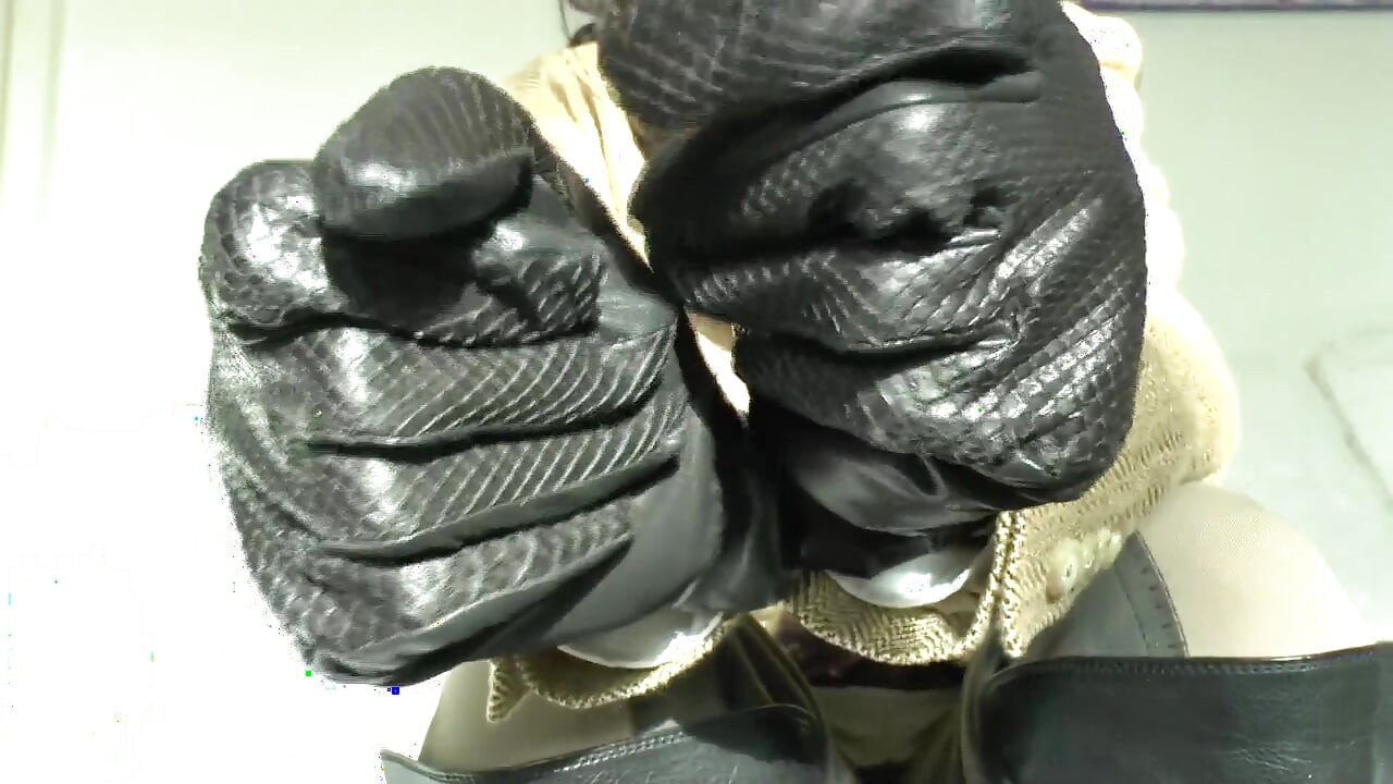 Sarung tangan kulit berderit membuat anda merangkap, Lady Victoria Valente