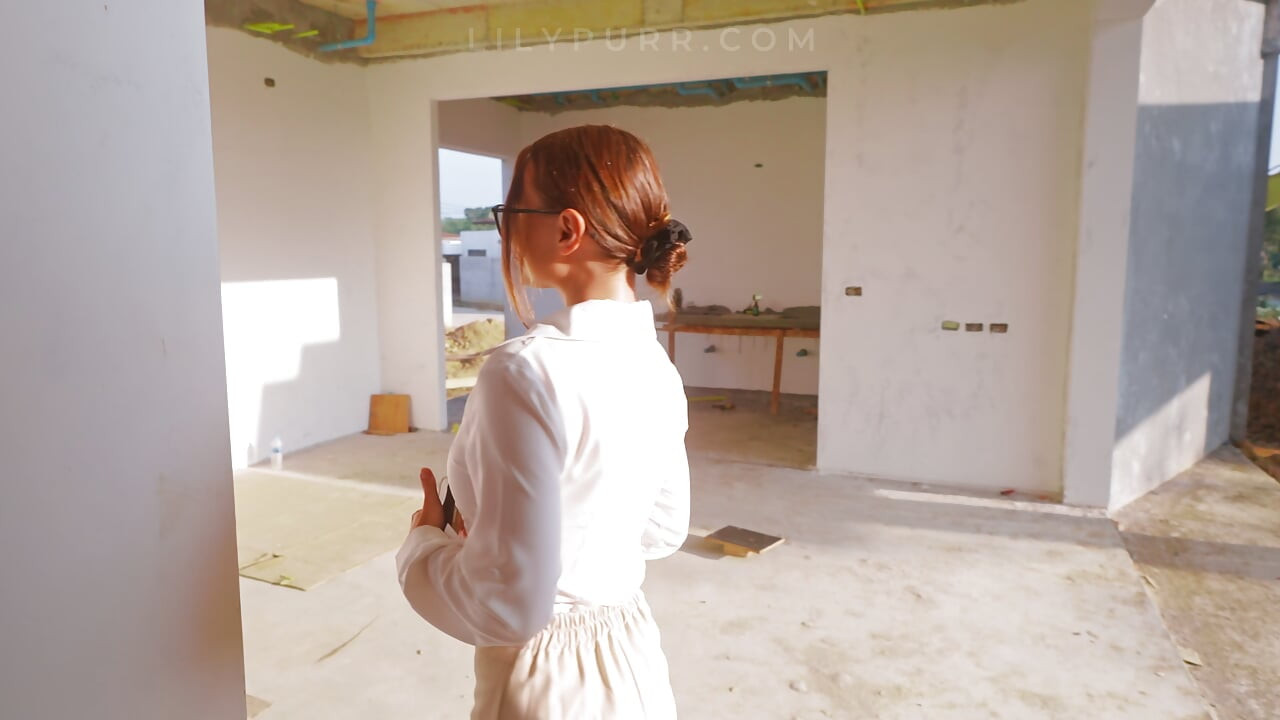Horny Real Estate Agent Fucks Client in Unfinished Villa to Save the Deal