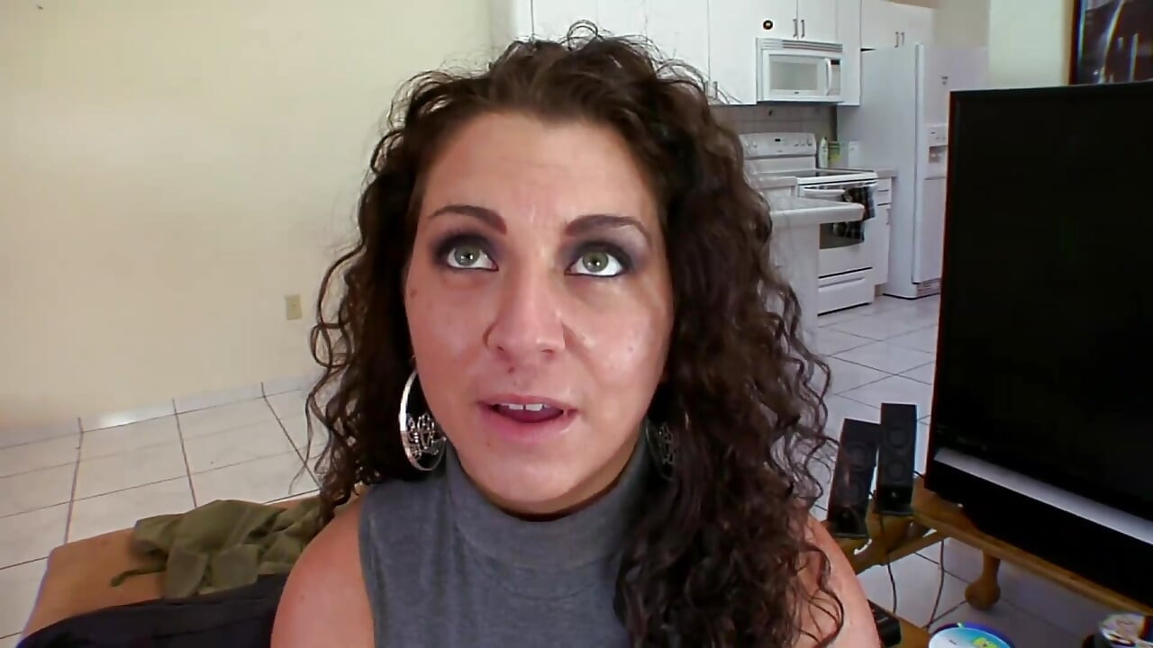 Awek bertetek besar dikongkek dari belakang oleh zakar besar