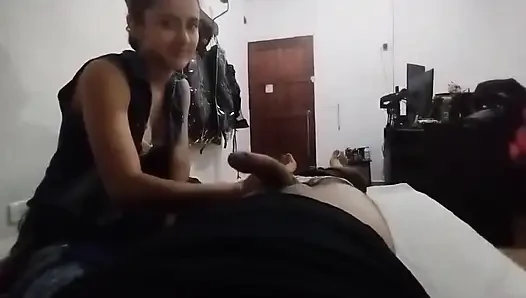 Ich liebe es, wenn mein nachbar mich lutscht und meinen ganzen schwanz schluckt