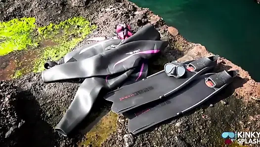 Tauchen in meinen glänzenden zweiteiligen Neoprenanzug