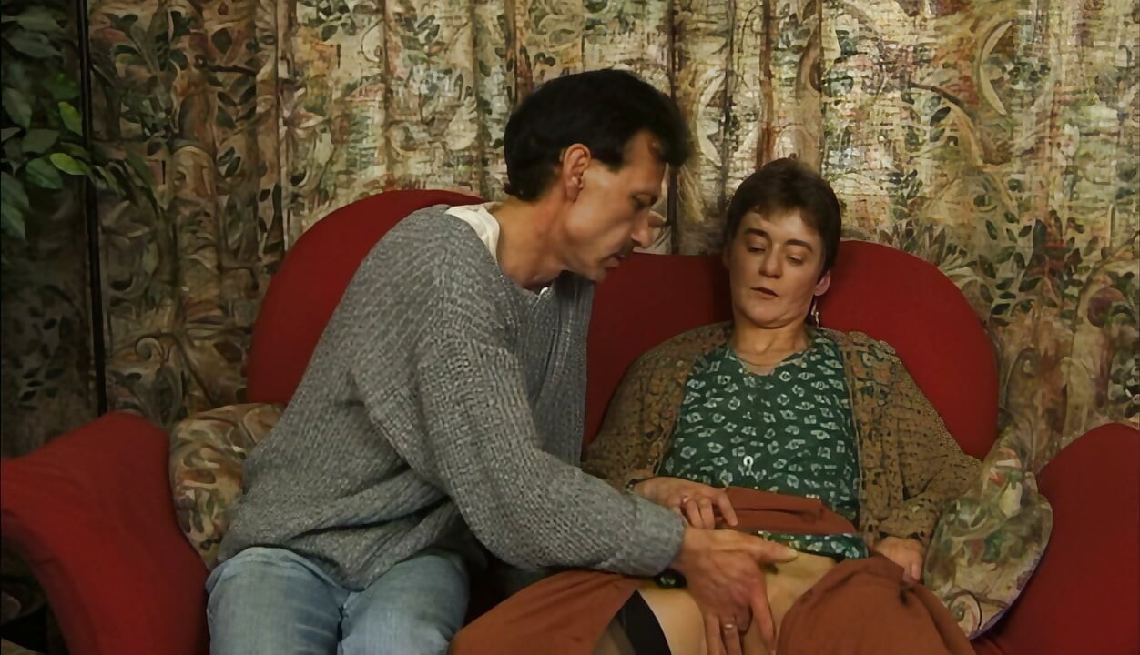 Olgun MILF Islak Am Yalamadan Sonra Sik Emiyor