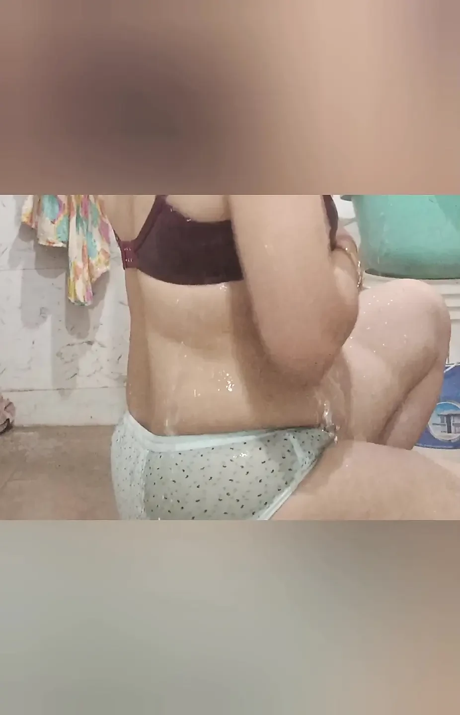 Priya Bhabi 性感绘画表演