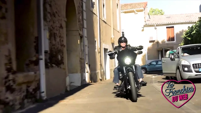 Samantha Gets Fucked on A Motorcycle