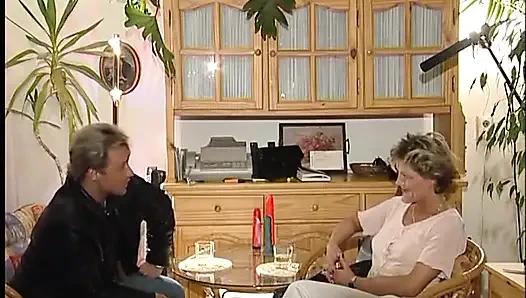 Großer grüner dildo für böse MILF