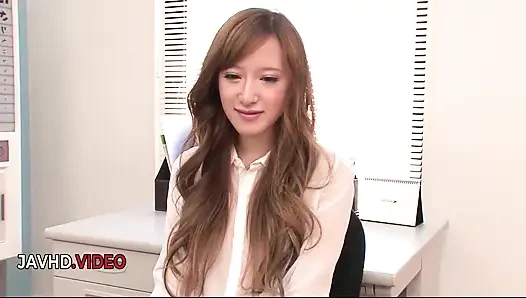 Mai shirosaki kniet nieder für knisternde japanische blowjob-action