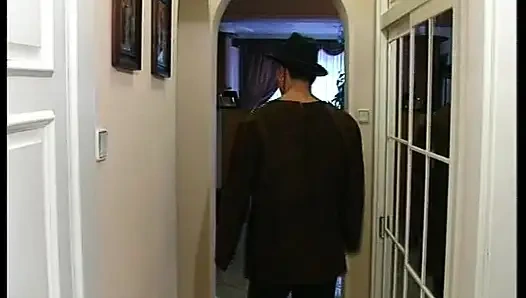 Alman Kapılarının Ardında Titizlikle Işlenir - Tam Film