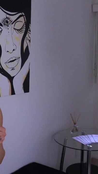 Splendido momento da "Caldo sesso lesbico sul lettino da massaggio"