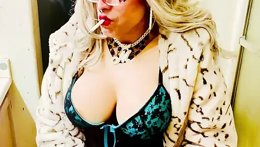 Marilyn Faux Fur Smoking Fetish Tease