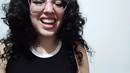 Komşunun tanga kokusunu aldığını görüyorum