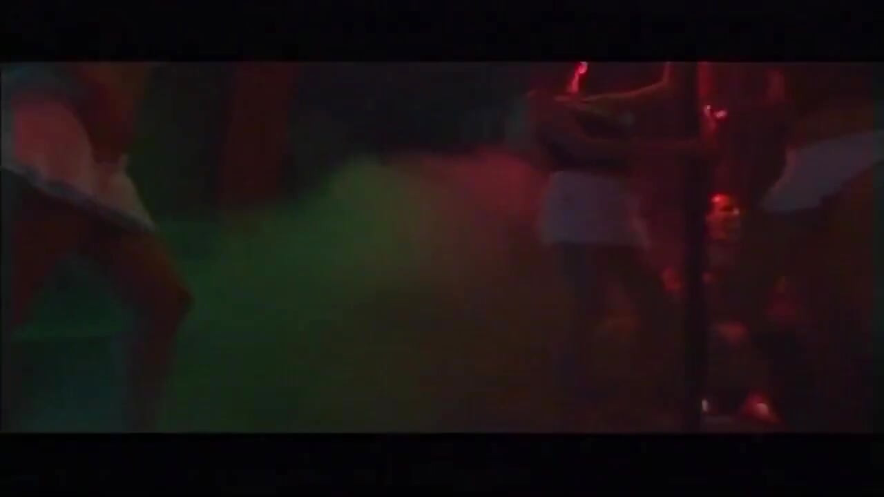Maduras putas del club goteando mojadas en salvaje grupo de follada en fiesta