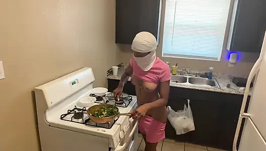 Hot babe naked making breakfast for her boyfriend m