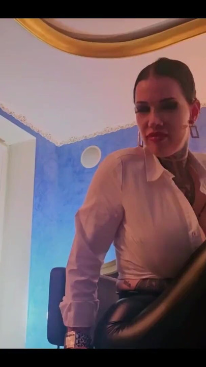 Miss Alessa Milano Gaming and Facesitting | Clip 2