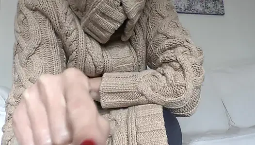 Feel My Fingernail on Your Chest, Scratching, Lady Victoria Valente