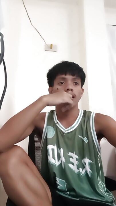 Outdoor Hookup: Asian Twink Sucks Cock For Quick Dirty Money