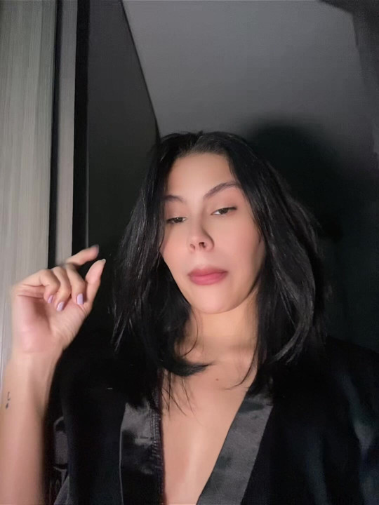 Rosa latina seksi panas