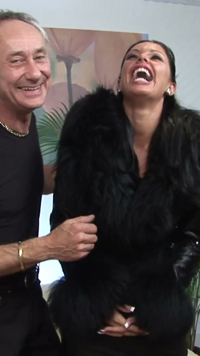 Milfs ile büyük göğüsler cindy behr ve kerry louise içinde kadın iç çamaşırı | Klip 1