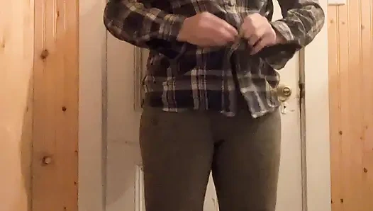 Hana Banyoda Amını Bir Bardak Su Ile Temizliyor