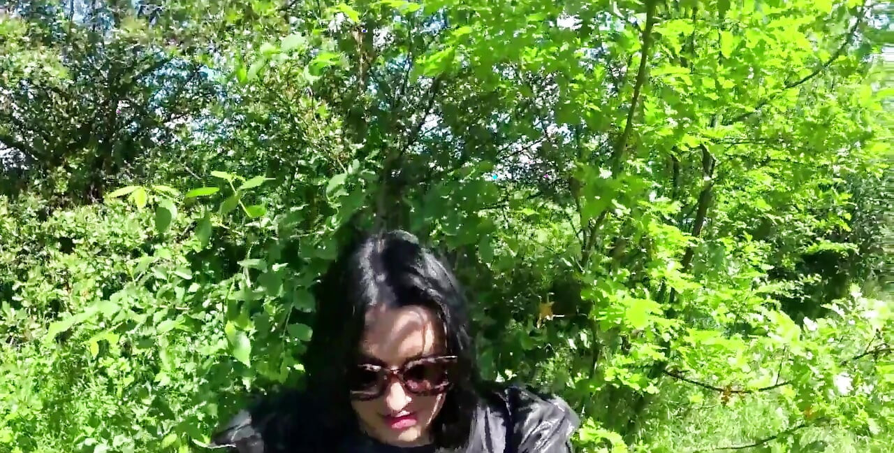 Outdoor-halsfick, harter gesichtsfick und komm auf meine unterjacke