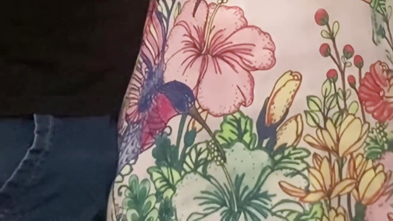 Omg!!! Vreemde perverse man vingert hete babe poesje in het openbaar