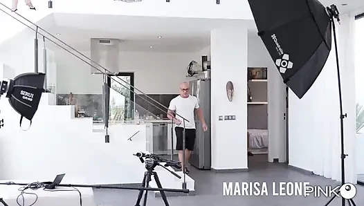 Marisa Leone: dia disetubuhi di pantat saat pacarnya menunggu
