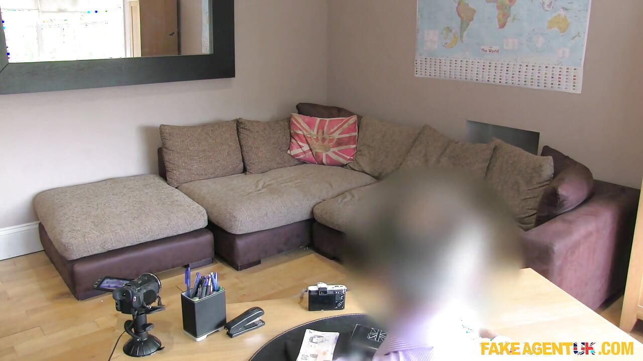 Fake agent UK - liverpooler kracher wird beim büro-vorsprechen hart gefickt