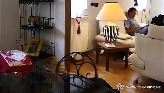 Pertemuan penuh gairah sama tante seksi rambut pirang di kamar tidur