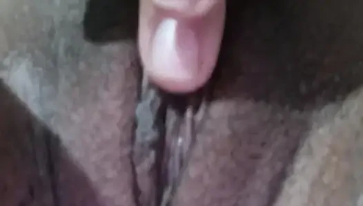 Esmer kadın evde mastürbasyon yapıyor