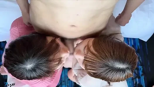 Sepasang teman sekelas yang cantik