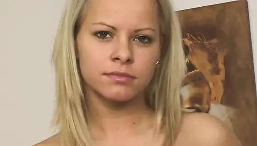 Blondinen lieben schwänze, szene 3 blondes schätzchen mit dicken titten liebt es, zwei schwänze gleichzeitig zu erhalten, zu dritt