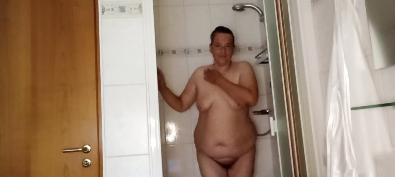 Mature BBW MILF showers for you – Natural Cucumber Carrot Scrub & Flirt Clip2