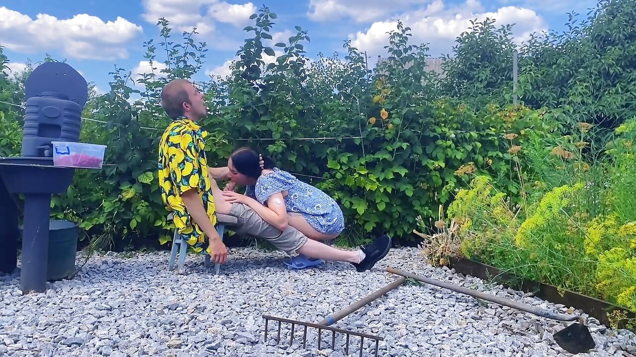 Rough Outdoor Fuck in the Garden While Picking Berries
