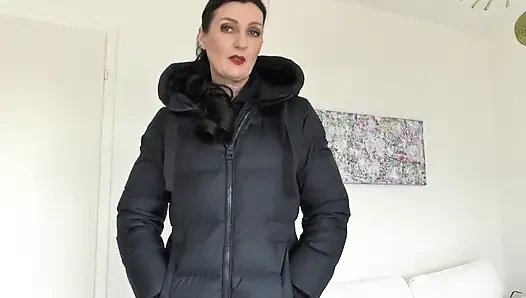 Tes zipper dengan baju warna biru tua, lady victoria valente