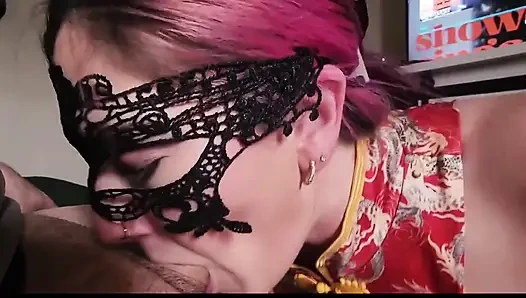 Kleines Asiatisches Kleid, Blowjob Mit Schlucken!