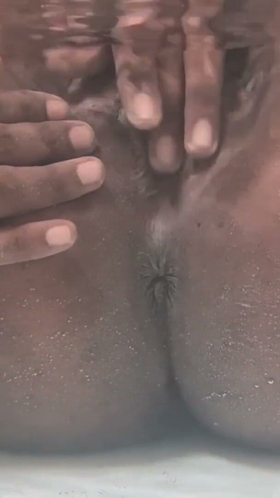 Chiloți fără pubis cu futai. spermă pe pizdă | Clip 1