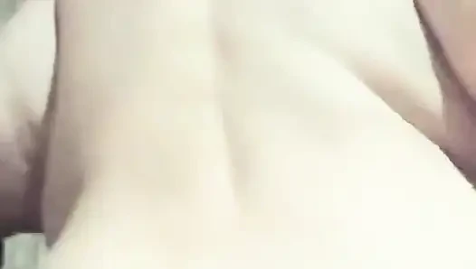 Bu kaltağın tokatlanması ve şaplak atılması gerekiyor burada sert bir eldiven boşalıyor sevdiği mmmm