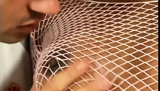 Cewek cantik kulit hitam didobel penetrasi sama dua pria kulit putih