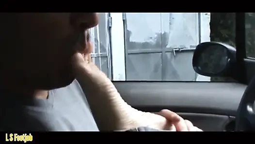 Ateşli evli kadın taksi şoförüne ayakla muamele çekiyor!