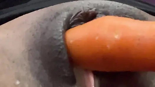 Carrot fucked me softly that chills ate my pussy