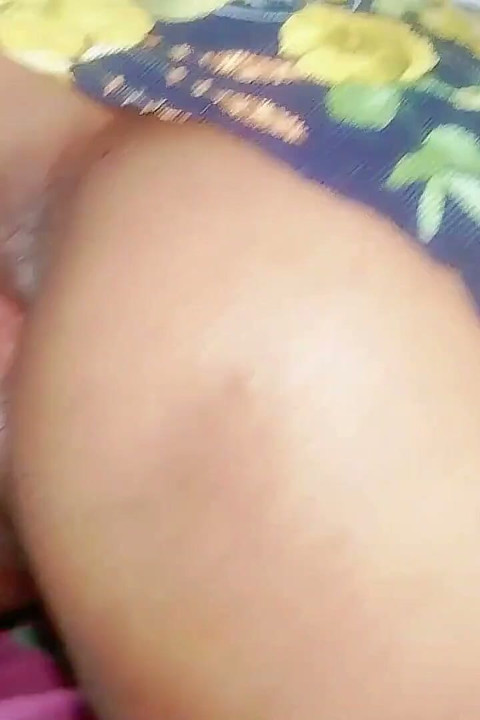 我和我妻子的年轻继妹一起享乐, 当我的妻子不在家时, 她就回家了