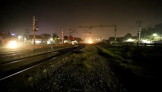 Pati ke bahar jane ke baad Bhabhi ne naya brah lene ke bahane ghar me bula kar kiya sex