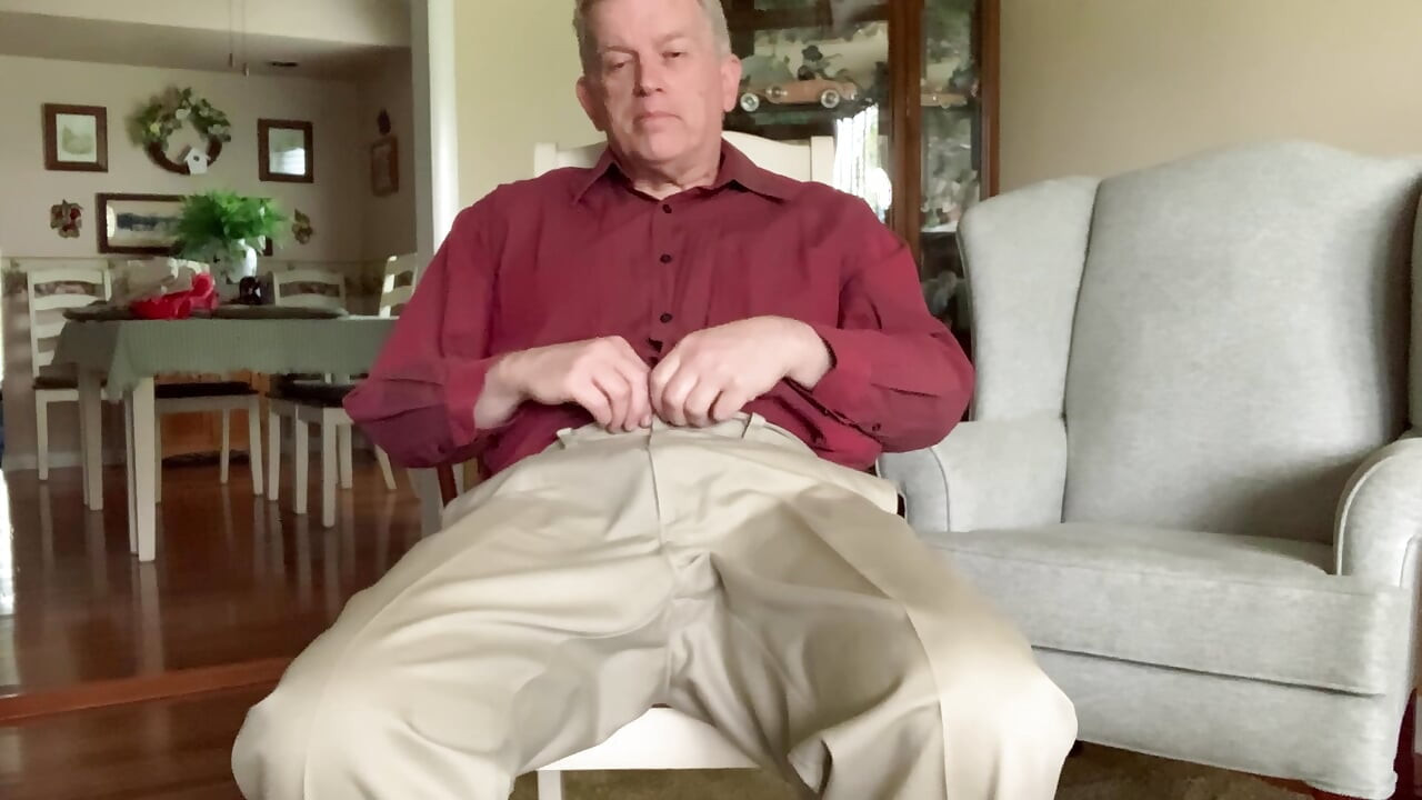 爸爸脫光衣服只穿樂福鞋自慰