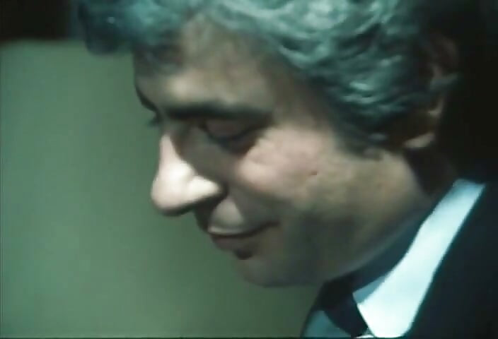 سراويل داخلية ممزقة، سكان بمؤخرات مكشوفة (1980)